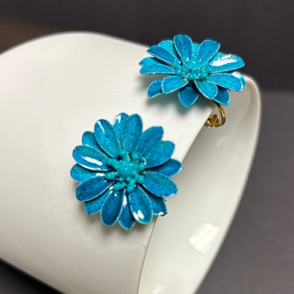 Vintage Bright Turquoise Enamel Flower Clip On Earrings
